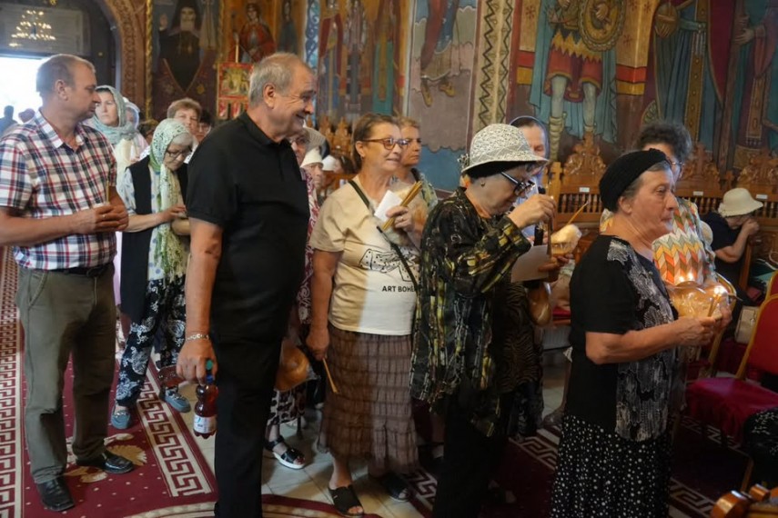 foto cumpana a sarbatorit hramul bisericii adormirea maicii domnului numerosi credinciosi alaturi de foto cumpana a sarbatorit hramul bisericii adormirea maicii domnului numerosi credinciosi alaturi de