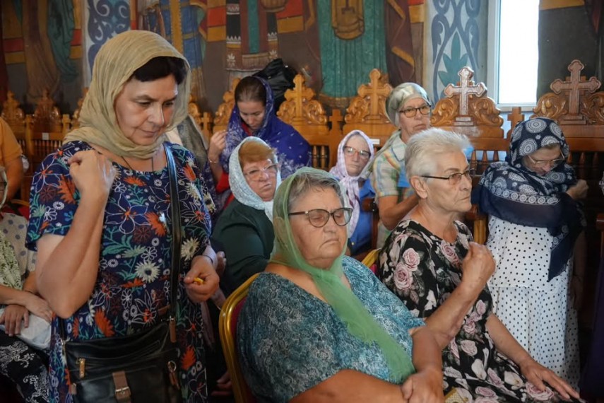 foto cumpana a sarbatorit hramul bisericii adormirea maicii domnului numerosi credinciosi alaturi de foto cumpana a sarbatorit hramul bisericii adormirea maicii domnului numerosi credinciosi alaturi de