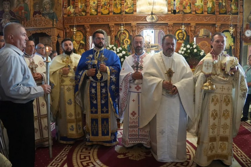 foto cumpana a sarbatorit hramul bisericii adormirea maicii domnului numerosi credinciosi alaturi de foto cumpana a sarbatorit hramul bisericii adormirea maicii domnului numerosi credinciosi alaturi de