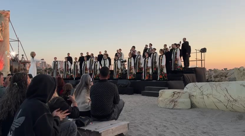 foto video corul madrigal a adus magia muzicii la rasarit pe plaja zoom beach din constanta 949648 foto video corul madrigal a adus magia muzicii la rasarit pe plaja zoom beach din constanta 949648