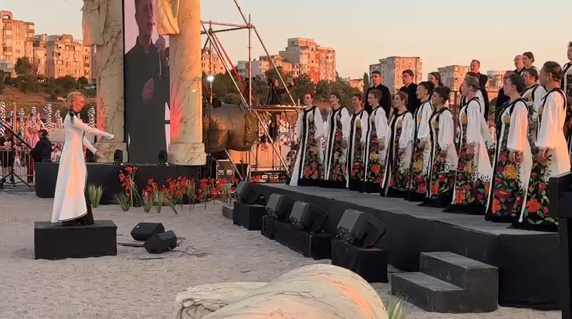foto video corul madrigal a adus magia muzicii la rasarit pe plaja zoom beach din constanta 949648 foto video corul madrigal a adus magia muzicii la rasarit pe plaja zoom beach din constanta 949648