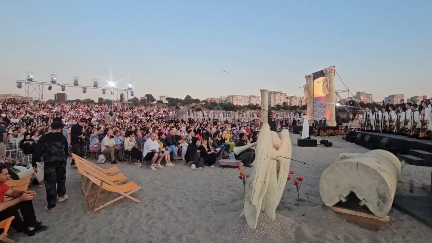 foto video corul madrigal a adus magia muzicii la rasarit pe plaja zoom beach din constanta 949648 foto video corul madrigal a adus magia muzicii la rasarit pe plaja zoom beach din constanta 949648