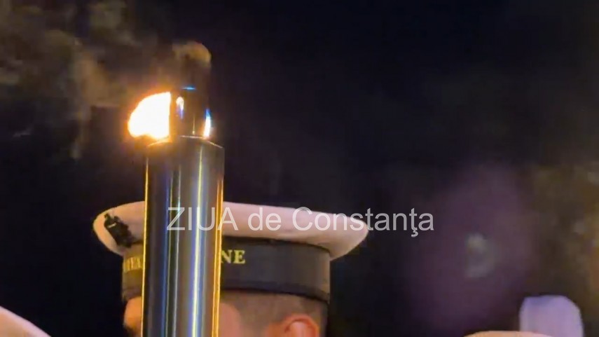 foto video spectacol pe faleza din constanta marinarii militari au incheiat ziua marinei cu retragerea foto video spectacol pe faleza din constanta marinarii militari au incheiat ziua marinei cu retragerea
