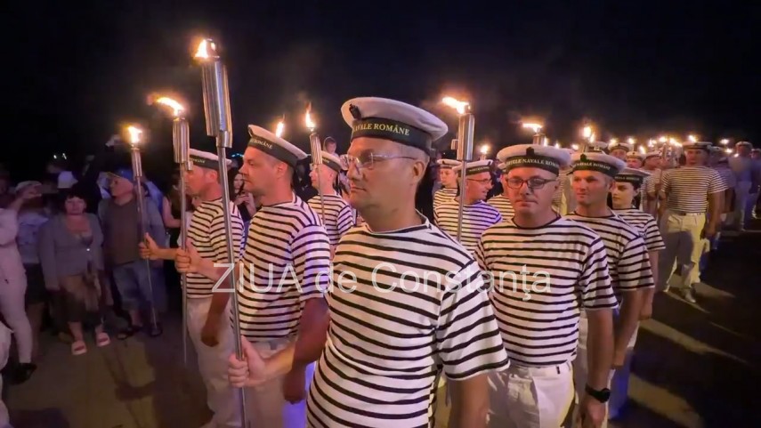 foto video spectacol pe faleza din constanta marinarii militari au incheiat ziua marinei cu retragerea foto video spectacol pe faleza din constanta marinarii militari au incheiat ziua marinei cu retragerea