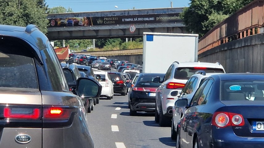 foto blocaje in trafic la intoarcerea de pe litoral coloane uriase dinspre tuzla spre eforie 949839 foto blocaje in trafic la intoarcerea de pe litoral coloane uriase dinspre tuzla spre eforie 949839