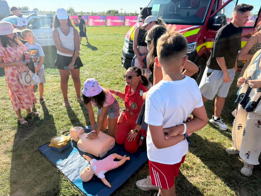 foto prezentare de tehnica forte si dotari specifice organizata de isu dobrogea la festivalul nibiru foto prezentare de tehnica forte si dotari specifice organizata de isu dobrogea la festivalul nibiru