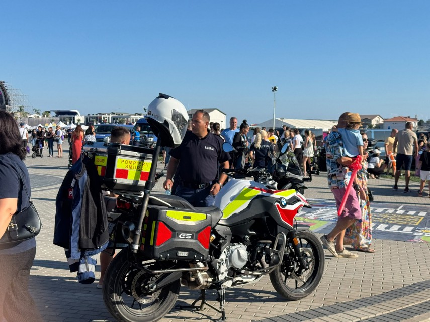 foto prezentare de tehnica forte si dotari specifice organizata de isu dobrogea la festivalul nibiru foto prezentare de tehnica forte si dotari specifice organizata de isu dobrogea la festivalul nibiru