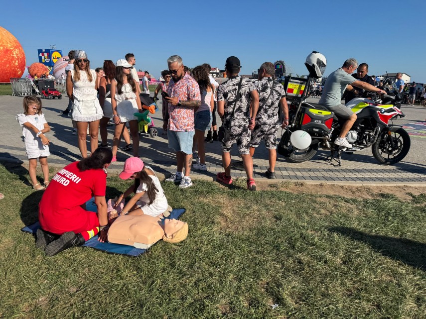foto prezentare de tehnica forte si dotari specifice organizata de isu dobrogea la festivalul nibiru foto prezentare de tehnica forte si dotari specifice organizata de isu dobrogea la festivalul nibiru
