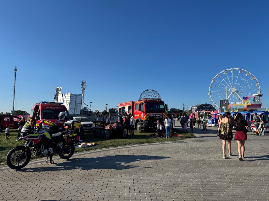 foto prezentare de tehnica forte si dotari specifice organizata de isu dobrogea la festivalul nibiru foto prezentare de tehnica forte si dotari specifice organizata de isu dobrogea la festivalul nibiru