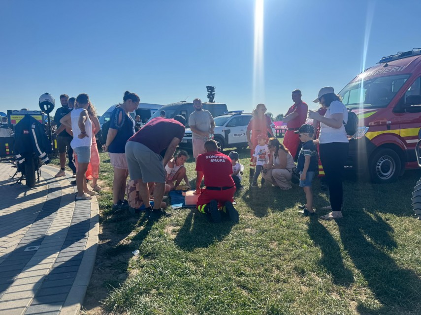 foto prezentare de tehnica forte si dotari specifice organizata de isu dobrogea la festivalul nibiru foto prezentare de tehnica forte si dotari specifice organizata de isu dobrogea la festivalul nibiru