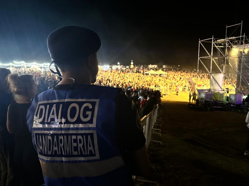 foto jandarmii din tulcea mobilizati la evenimentele din weekend reguli speciale pentru festivaluri si foto jandarmii din tulcea mobilizati la evenimentele din weekend reguli speciale pentru festivaluri si