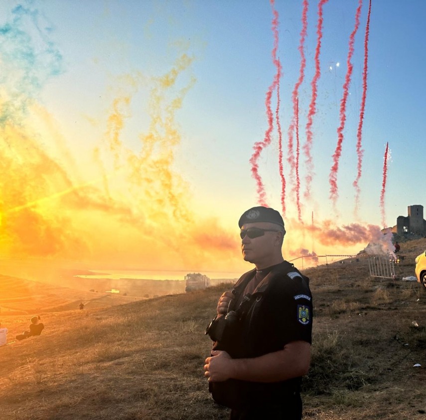 foto jandarmii din tulcea mobilizati la evenimentele din weekend reguli speciale pentru festivaluri si foto jandarmii din tulcea mobilizati la evenimentele din weekend reguli speciale pentru festivaluri si