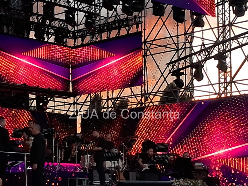live video foto festivalul mamaia a revenit in piateta perla artisti consacrati pe scena unuia dintre live video foto festivalul mamaia a revenit in piateta perla artisti consacrati pe scena unuia dintre