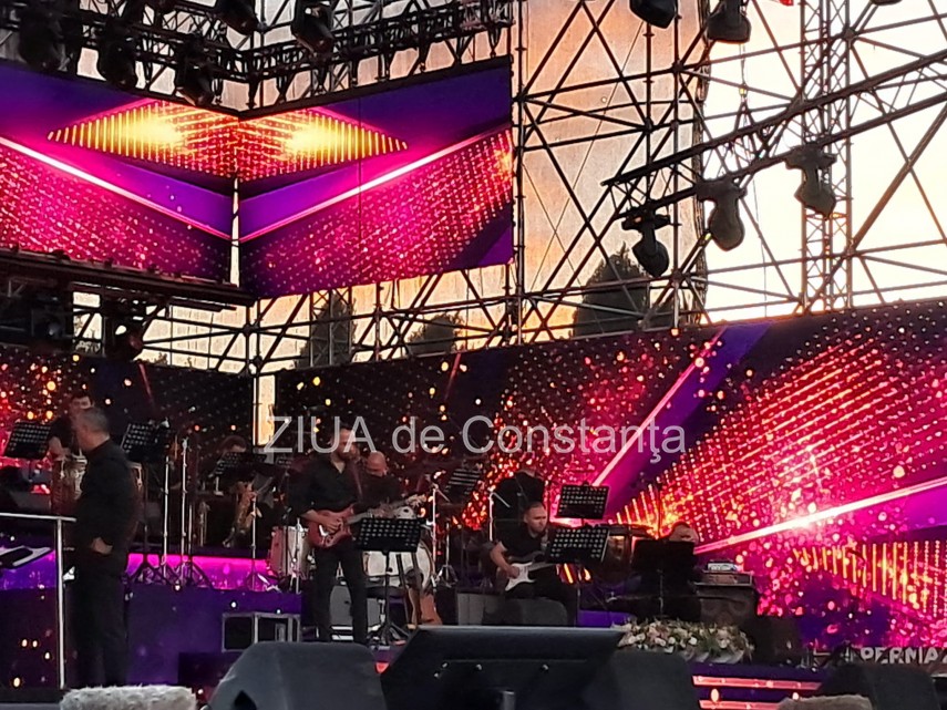 live video foto festivalul mamaia a revenit in piateta perla artisti consacrati pe scena unuia dintre live video foto festivalul mamaia a revenit in piateta perla artisti consacrati pe scena unuia dintre