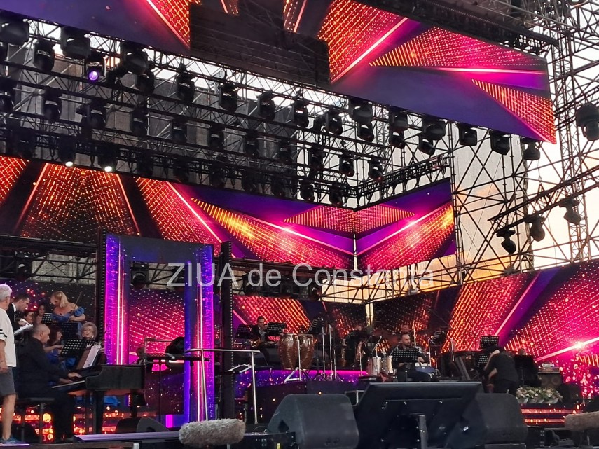 live video foto festivalul mamaia a revenit in piateta perla artisti consacrati pe scena unuia dintre live video foto festivalul mamaia a revenit in piateta perla artisti consacrati pe scena unuia dintre