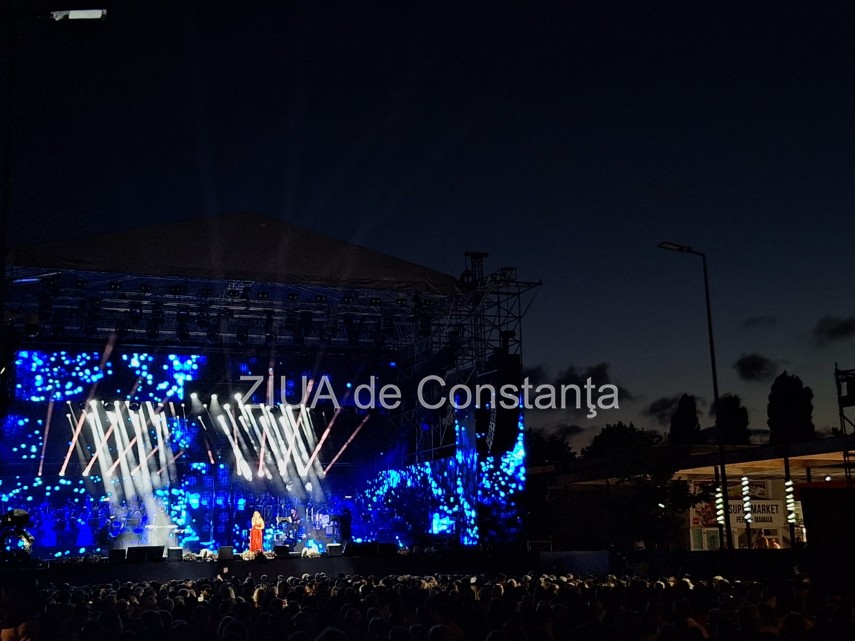 live video foto festivalul mamaia a revenit in piateta perla artisti consacrati pe scena unuia dintre live video foto festivalul mamaia a revenit in piateta perla artisti consacrati pe scena unuia dintre