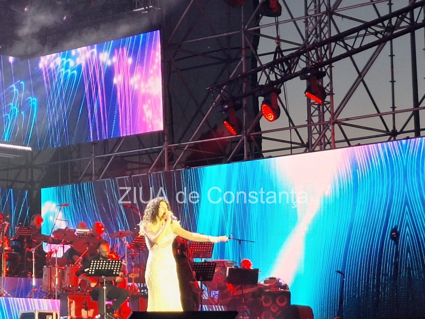 live video foto festivalul mamaia a revenit in piateta perla artisti consacrati pe scena unuia dintre live video foto festivalul mamaia a revenit in piateta perla artisti consacrati pe scena unuia dintre