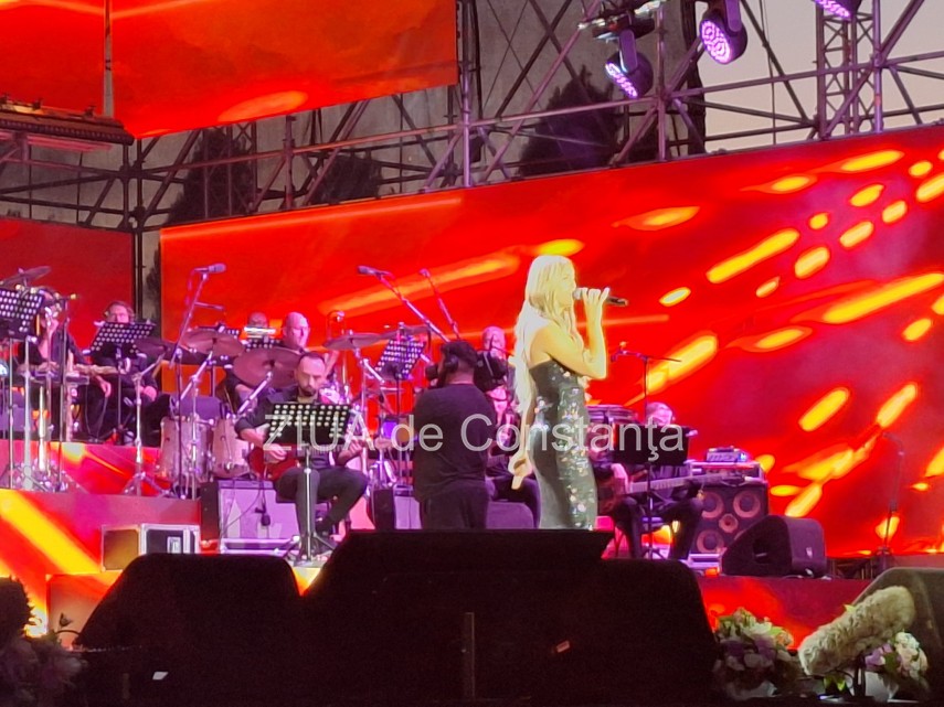live video foto festivalul mamaia a revenit in piateta perla artisti consacrati pe scena unuia dintre live video foto festivalul mamaia a revenit in piateta perla artisti consacrati pe scena unuia dintre
