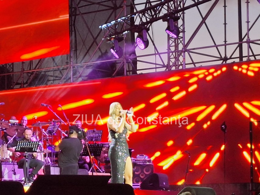 live video foto festivalul mamaia a revenit in piateta perla artisti consacrati pe scena unuia dintre live video foto festivalul mamaia a revenit in piateta perla artisti consacrati pe scena unuia dintre