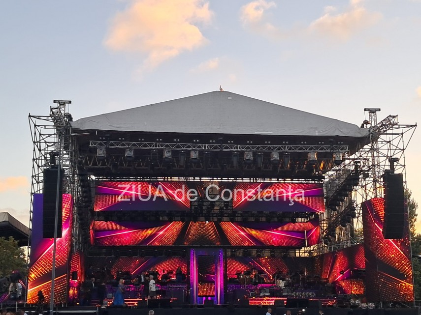 live video foto festivalul mamaia a revenit in piateta perla artisti consacrati pe scena unuia dintre live video foto festivalul mamaia a revenit in piateta perla artisti consacrati pe scena unuia dintre