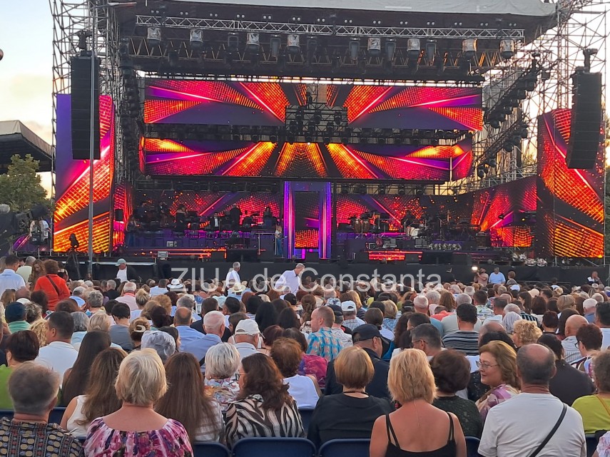 live video foto festivalul mamaia a revenit in piateta perla artisti consacrati pe scena unuia dintre live video foto festivalul mamaia a revenit in piateta perla artisti consacrati pe scena unuia dintre