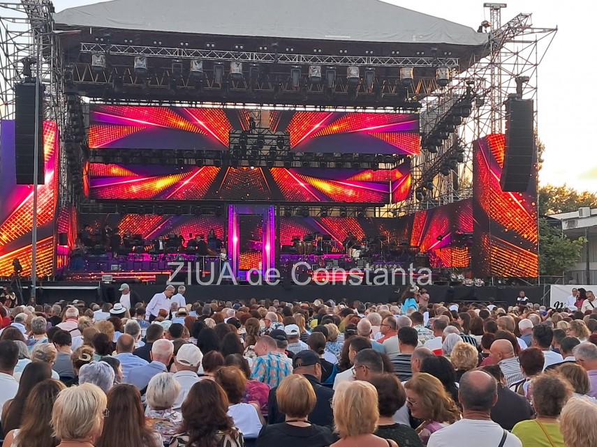 live video foto festivalul mamaia a revenit in piateta perla artisti consacrati pe scena unuia dintre live video foto festivalul mamaia a revenit in piateta perla artisti consacrati pe scena unuia dintre