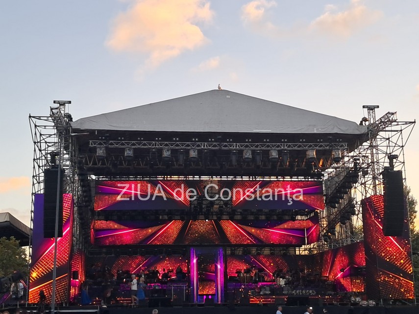live video foto festivalul mamaia a revenit in piateta perla artisti consacrati pe scena unuia dintre live video foto festivalul mamaia a revenit in piateta perla artisti consacrati pe scena unuia dintre