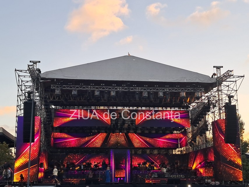 live video foto festivalul mamaia a revenit in piateta perla artisti consacrati pe scena unuia dintre live video foto festivalul mamaia a revenit in piateta perla artisti consacrati pe scena unuia dintre
