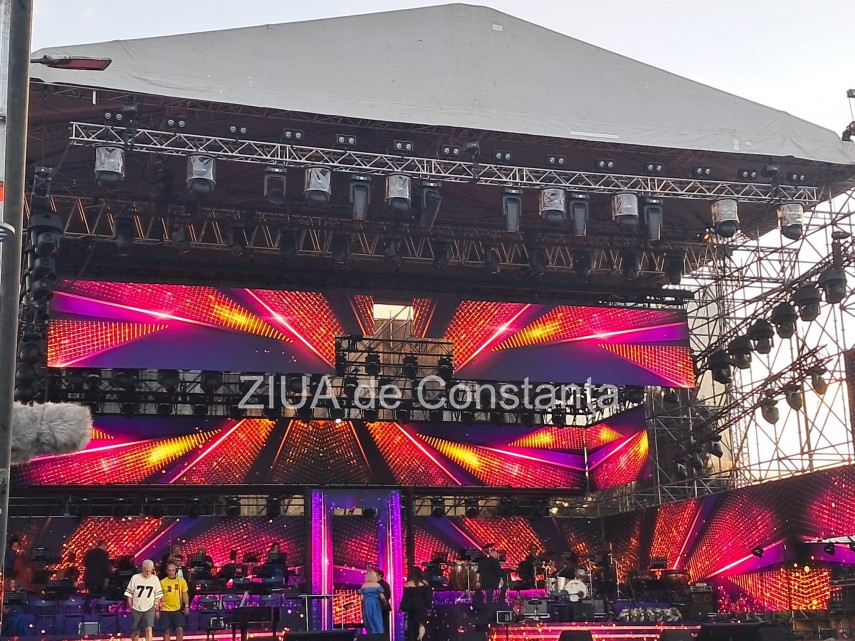 live video foto festivalul mamaia a revenit in piateta perla artisti consacrati pe scena unuia dintre live video foto festivalul mamaia a revenit in piateta perla artisti consacrati pe scena unuia dintre