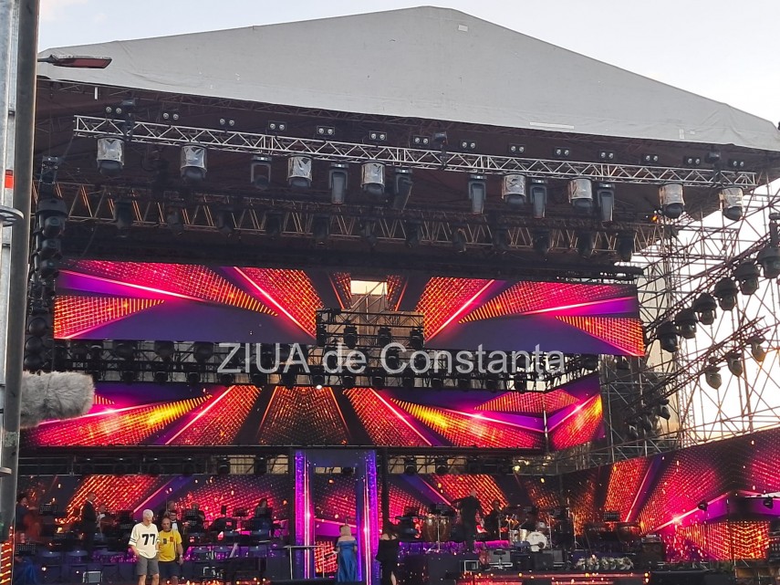 live video foto festivalul mamaia a revenit in piateta perla artisti consacrati pe scena unuia dintre live video foto festivalul mamaia a revenit in piateta perla artisti consacrati pe scena unuia dintre