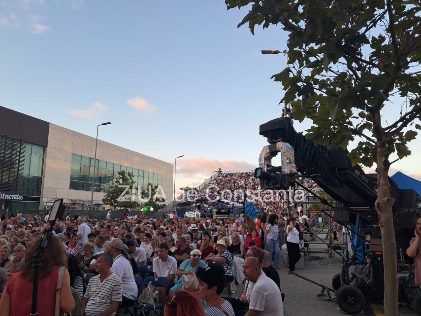 live video foto festivalul mamaia a revenit in piateta perla artisti consacrati pe scena unuia dintre live video foto festivalul mamaia a revenit in piateta perla artisti consacrati pe scena unuia dintre