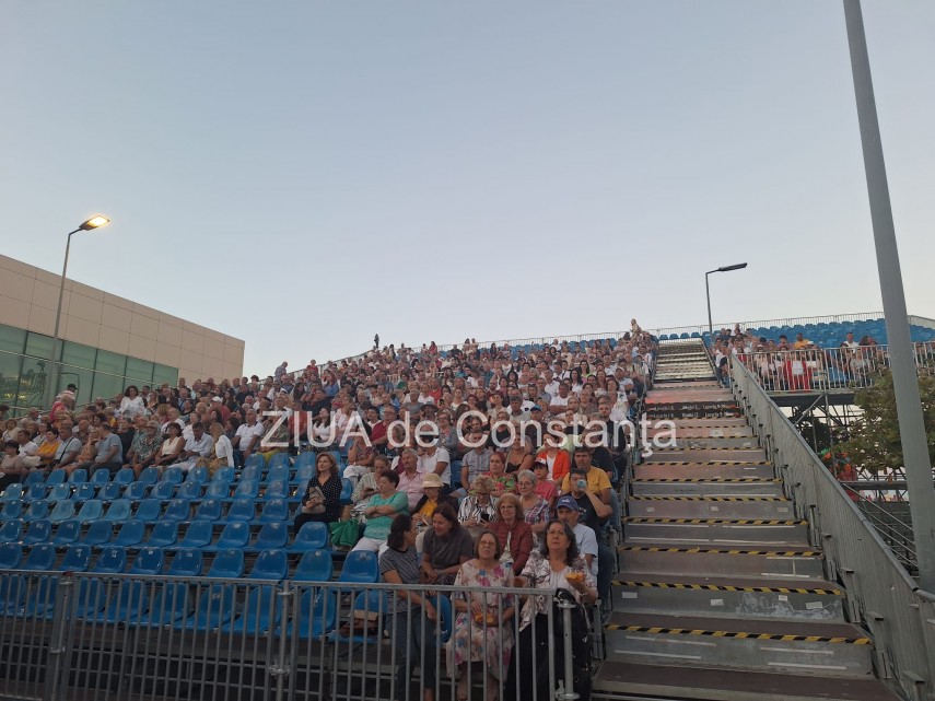live foto a doua seara la festivalul national de muzica usoara mamaia inca zece concurenti pasesc in live foto a doua seara la festivalul national de muzica usoara mamaia inca zece concurenti pasesc in