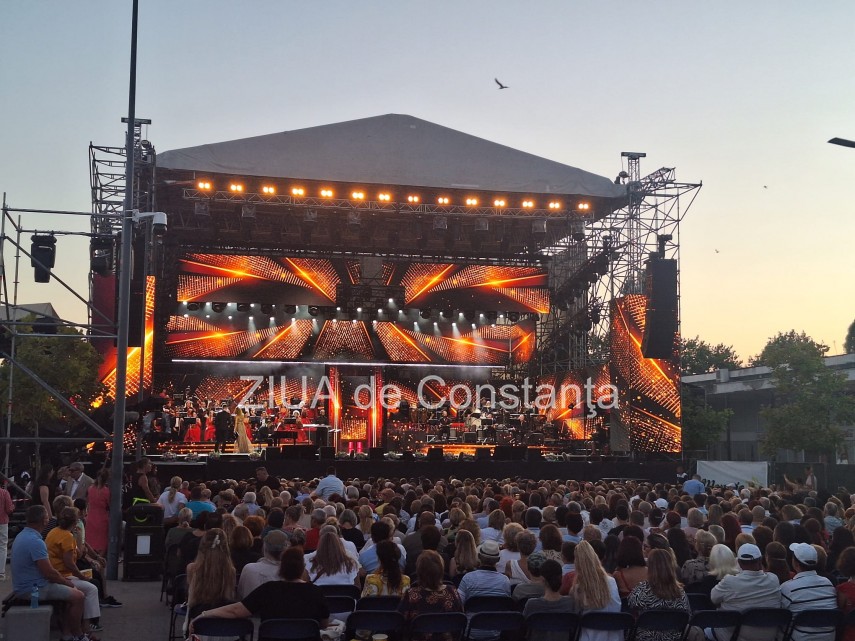 live foto a doua seara la festivalul national de muzica usoara mamaia inca zece concurenti pasesc in live foto a doua seara la festivalul national de muzica usoara mamaia inca zece concurenti pasesc in