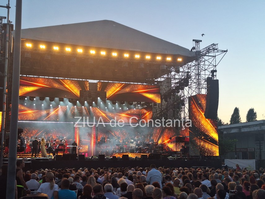 live foto a doua seara la festivalul national de muzica usoara mamaia inca zece concurenti pasesc in live foto a doua seara la festivalul national de muzica usoara mamaia inca zece concurenti pasesc in