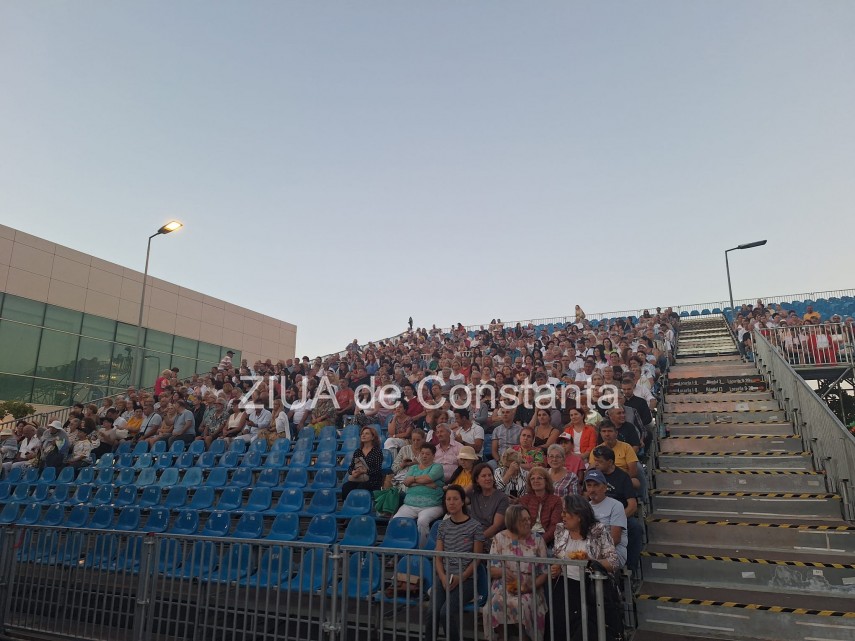 live foto a doua seara la festivalul national de muzica usoara mamaia inca zece concurenti pasesc in live foto a doua seara la festivalul national de muzica usoara mamaia inca zece concurenti pasesc in