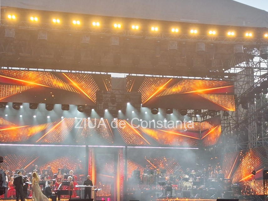 live foto a doua seara la festivalul national de muzica usoara mamaia inca zece concurenti pasesc in live foto a doua seara la festivalul national de muzica usoara mamaia inca zece concurenti pasesc in
