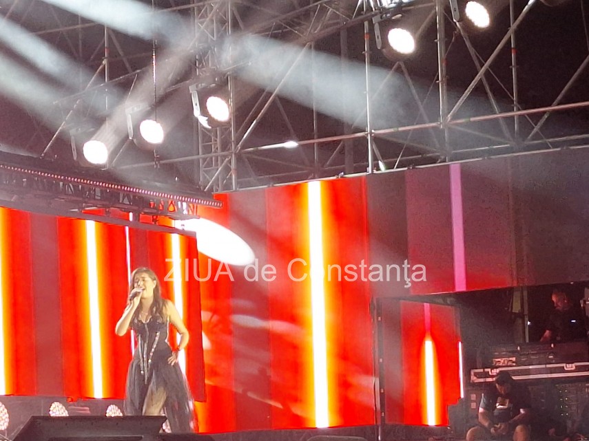 live foto a doua seara la festivalul national de muzica usoara mamaia inca zece concurenti pasesc in live foto a doua seara la festivalul national de muzica usoara mamaia inca zece concurenti pasesc in
