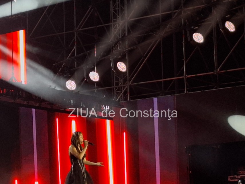 live foto a doua seara la festivalul national de muzica usoara mamaia inca zece concurenti pasesc in live foto a doua seara la festivalul national de muzica usoara mamaia inca zece concurenti pasesc in