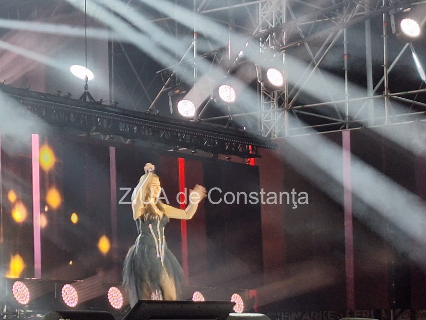 live foto a doua seara la festivalul national de muzica usoara mamaia inca zece concurenti pasesc in live foto a doua seara la festivalul national de muzica usoara mamaia inca zece concurenti pasesc in