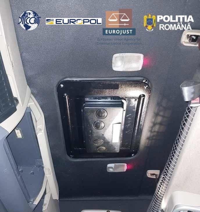 foto retea transfrontaliera de trafic de cocaina canabis si hasis sparta de diicot droguri de 25 de milioane foto retea transfrontaliera de trafic de cocaina canabis si hasis sparta de diicot droguri de 25 de milioane