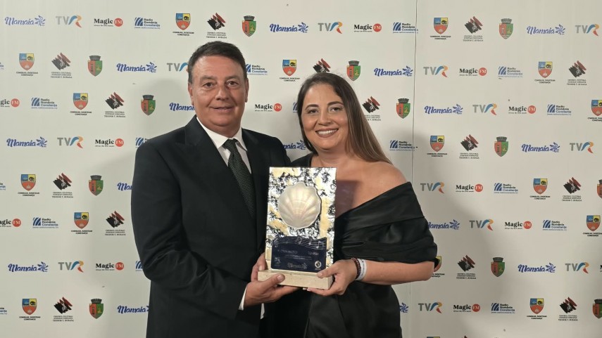 paula seling si alexandru gorgos au castigat marele trofeu al festivalului national de muzica usoara paula seling si alexandru gorgos au castigat marele trofeu al festivalului national de muzica usoara