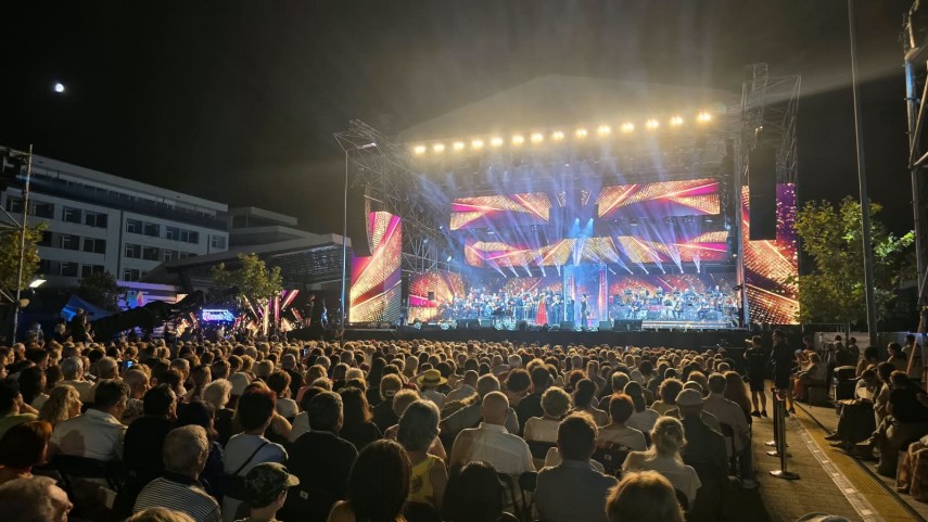 paula seling si alexandru gorgos au castigat marele trofeu al festivalului national de muzica usoara paula seling si alexandru gorgos au castigat marele trofeu al festivalului national de muzica usoara