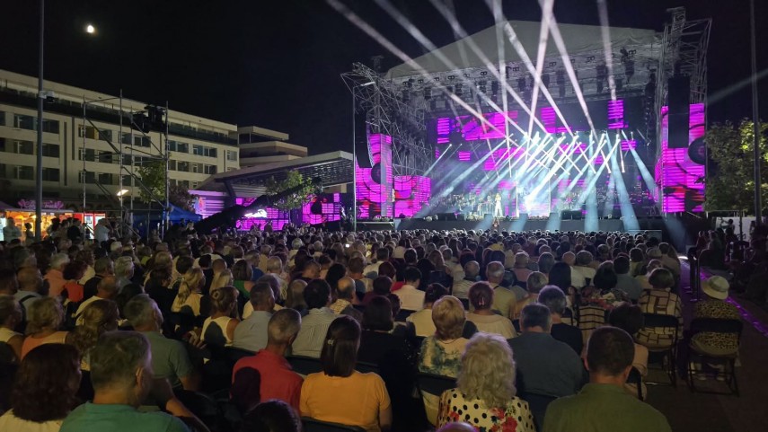 paula seling si alexandru gorgos au castigat marele trofeu al festivalului national de muzica usoara paula seling si alexandru gorgos au castigat marele trofeu al festivalului national de muzica usoara