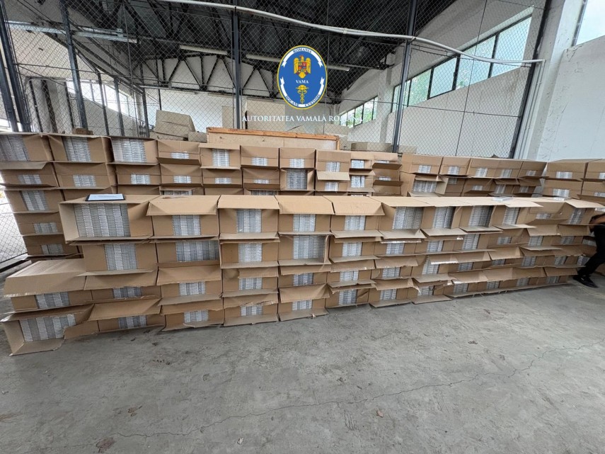 foto peste 3 3 milioane de tigarete de contrabanda ascunse printre cutii cu peste si incaltaminte descoperite foto peste 3 3 milioane de tigarete de contrabanda ascunse printre cutii cu peste si incaltaminte descoperite