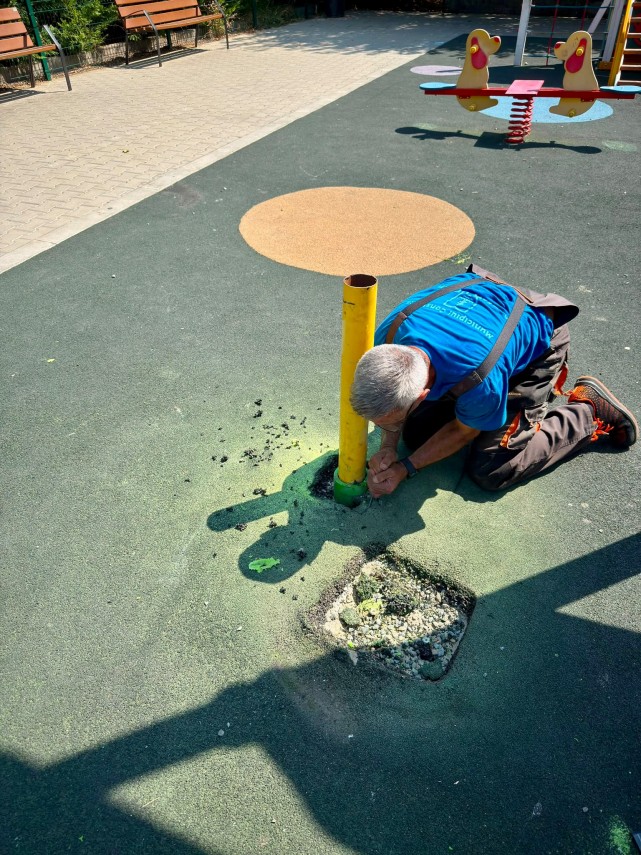 foto val de vandalism in parcurile din constanta confort urban intervine constant pentru reparatii in foto val de vandalism in parcurile din constanta confort urban intervine constant pentru reparatii in