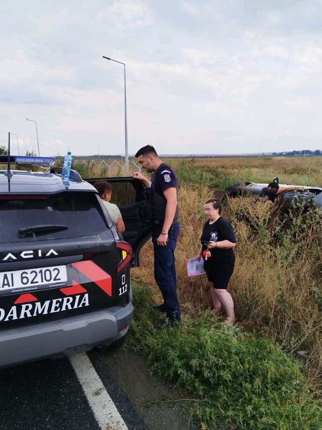 foto accident pe dn 22 trei masini implicate intre sibioara si lumina gestionat rapid de jandarmii aflati foto accident pe dn 22 trei masini implicate intre sibioara si lumina gestionat rapid de jandarmii aflati