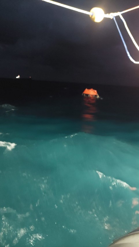 foto video primele imagini de la salvarea dramatica din marea neagra cum au fost preluati marinarii de foto video primele imagini de la salvarea dramatica din marea neagra cum au fost preluati marinarii de