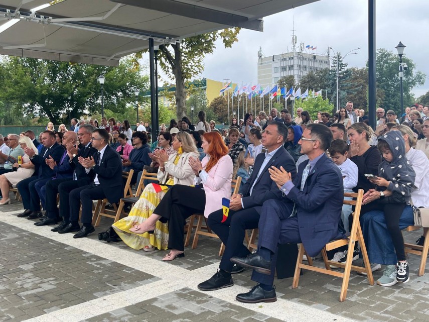 municipiul tulcea si ungheni au semnat acordul de infratire parteneriat oficial consfintit de ziua independentei municipiul tulcea si ungheni au semnat acordul de infratire parteneriat oficial consfintit de ziua independentei