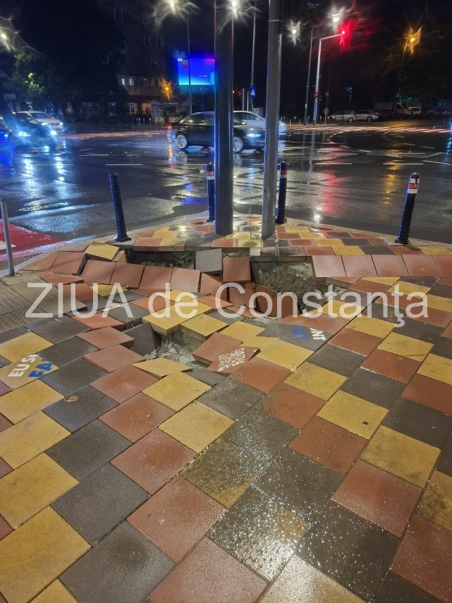 foto video trotuar surpat la intersectia icil din constanta pe fondul vremii instabile un crater periculos foto video trotuar surpat la intersectia icil din constanta pe fondul vremii instabile un crater periculos