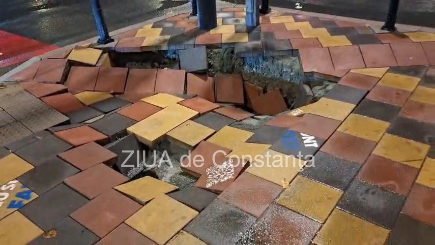 foto video trotuar surpat la intersectia icil din constanta pe fondul vremii instabile un crater periculos foto video trotuar surpat la intersectia icil din constanta pe fondul vremii instabile un crater periculos